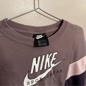 Nike Womens Heritage Colorblocked Sweatshirt